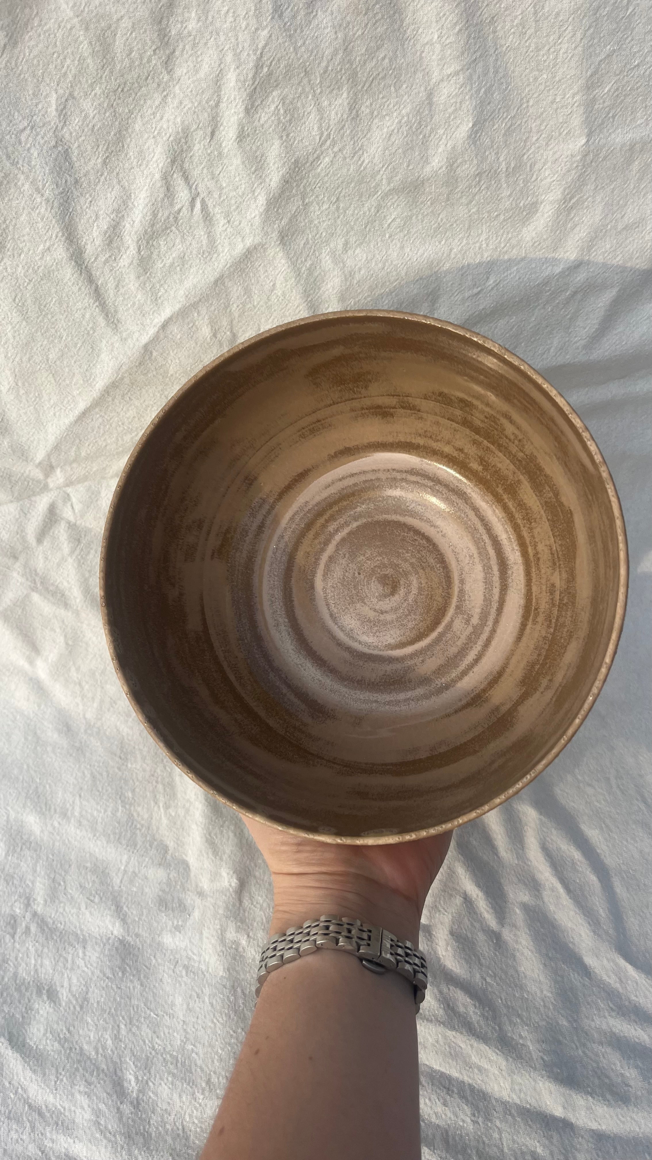 Kom met lava glazuur